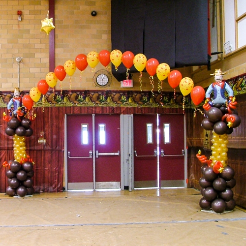 balloon columns and single arch in western theme