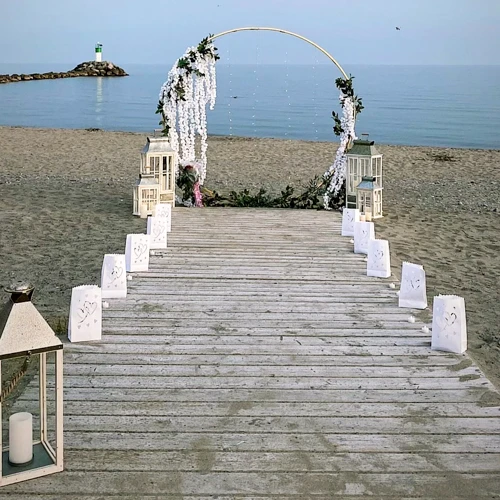 decorated circular arch for beach wedding