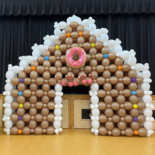 balloon gingerbread house for Christmas party