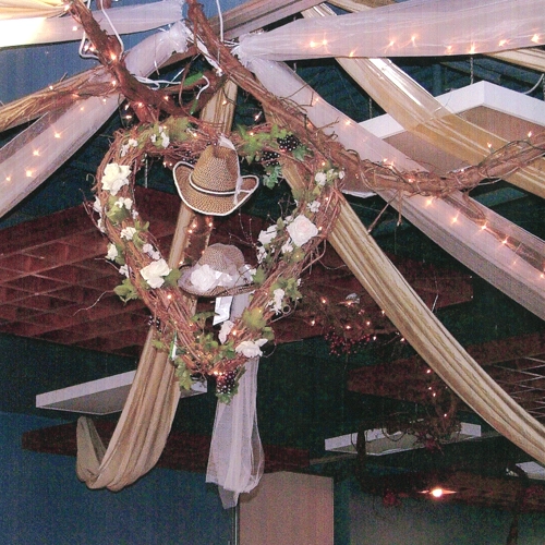 western theme with grapevine heart and cowboy hat